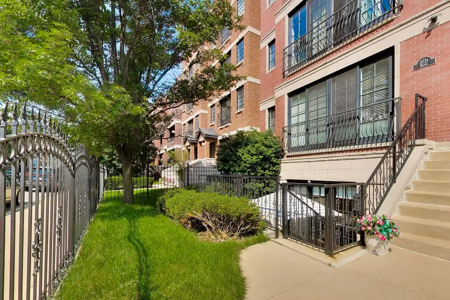 3721 N Wilton Avenue #1, Chicago, IL 60613 - #2