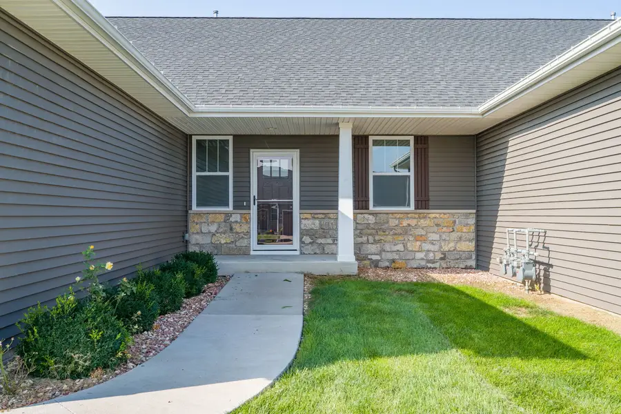 3044 Mary Leigh Drive, Bettendorf, IA 52722 - #3