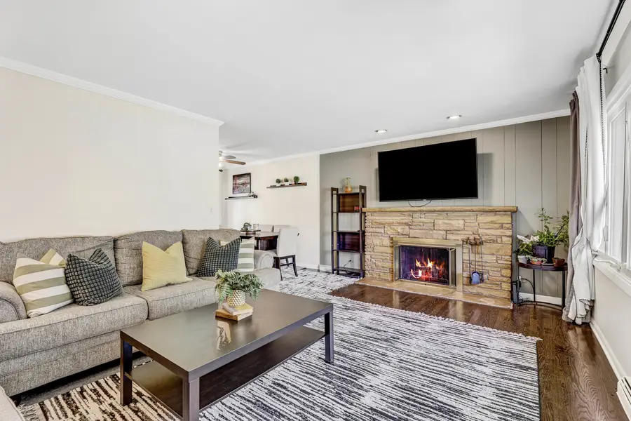 2023 Cedar Street, Des Plaines, IL 60018 - #2