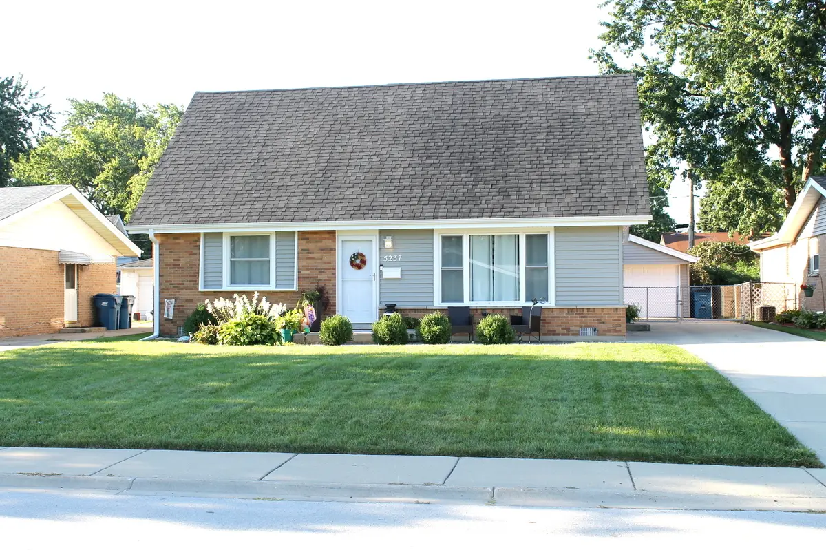 5237 Pleasant Lane, Crestwood, IL 60418 - #1