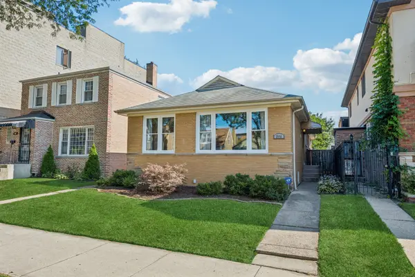 2551 W Balmoral Avenue, Chicago, IL 60625