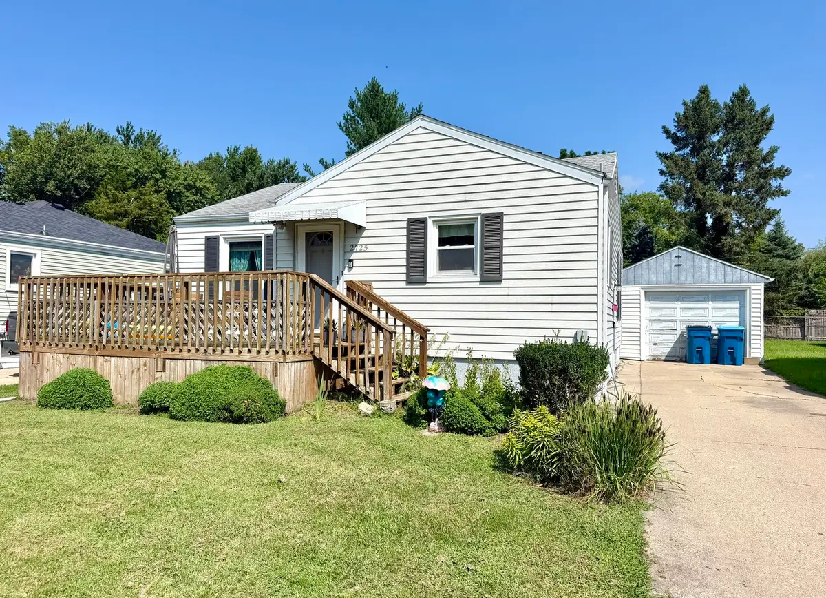 2725 2nd Street, Peru, IL 61354 - #1
