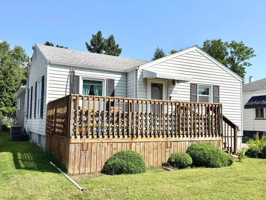 2725 2nd Street, Peru, IL 61354 - #2