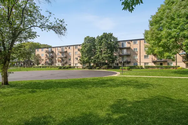 2420 E Brandenberry Court #1L, Arlington Heights, IL 60004