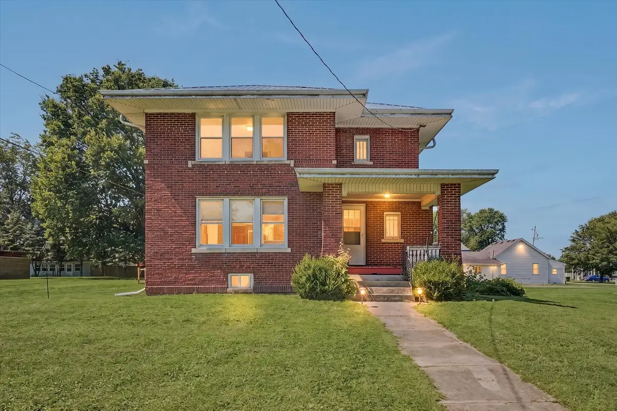 203 S West Street, Sadorus, IL 61872 - #1