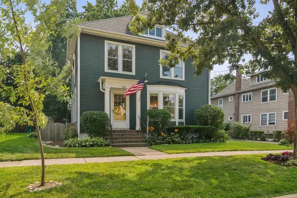 135 W Russell Street, Barrington, IL 60010