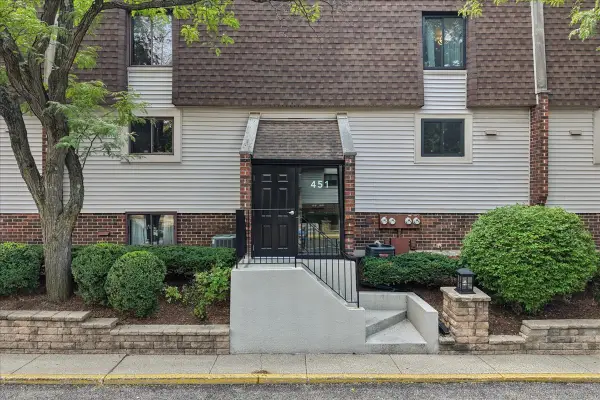 451 Elm Street #2F, Deerfield, IL 60015
