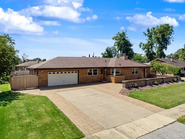 378 Oakwood Drive, Crete, IL 60417