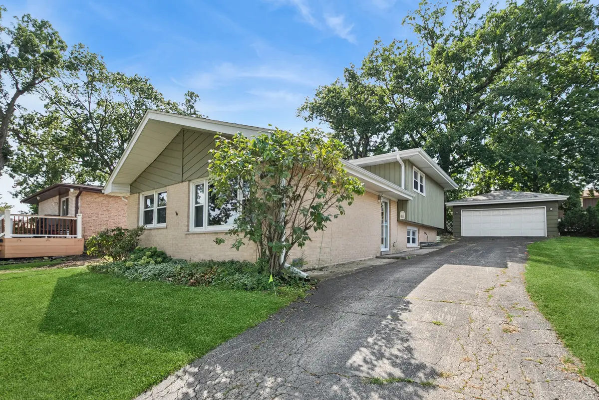 9352 S 82nd Court, Hickory Hills, IL 60457 - #1