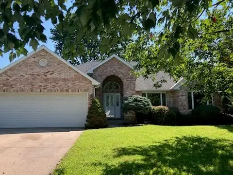 2814 W Oakbrook Court, Quincy, IL 62305