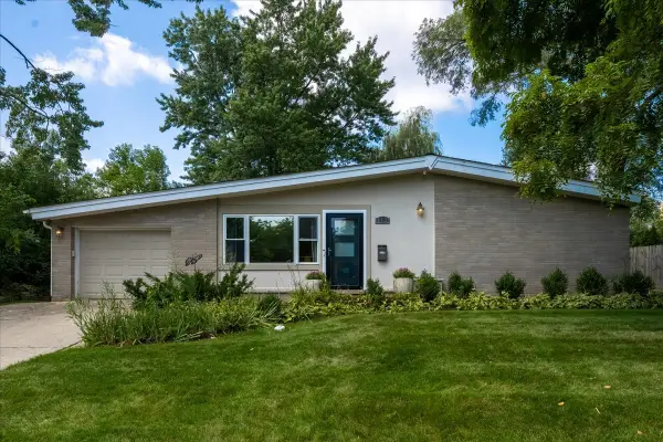 872 Virginia Road, Highland Park, IL 60035
