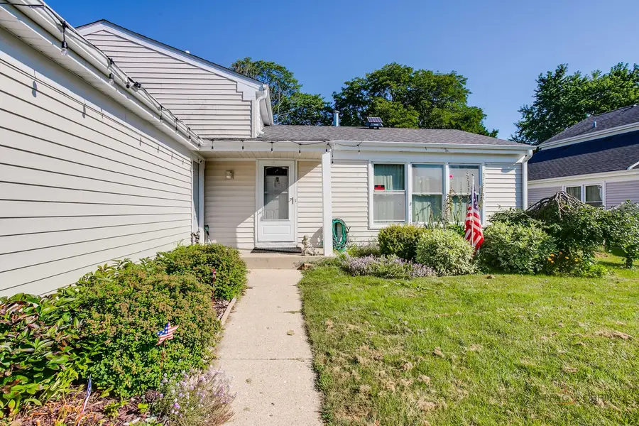 600 Thompson Boulevard, Buffalo Grove, IL 60089 - #3