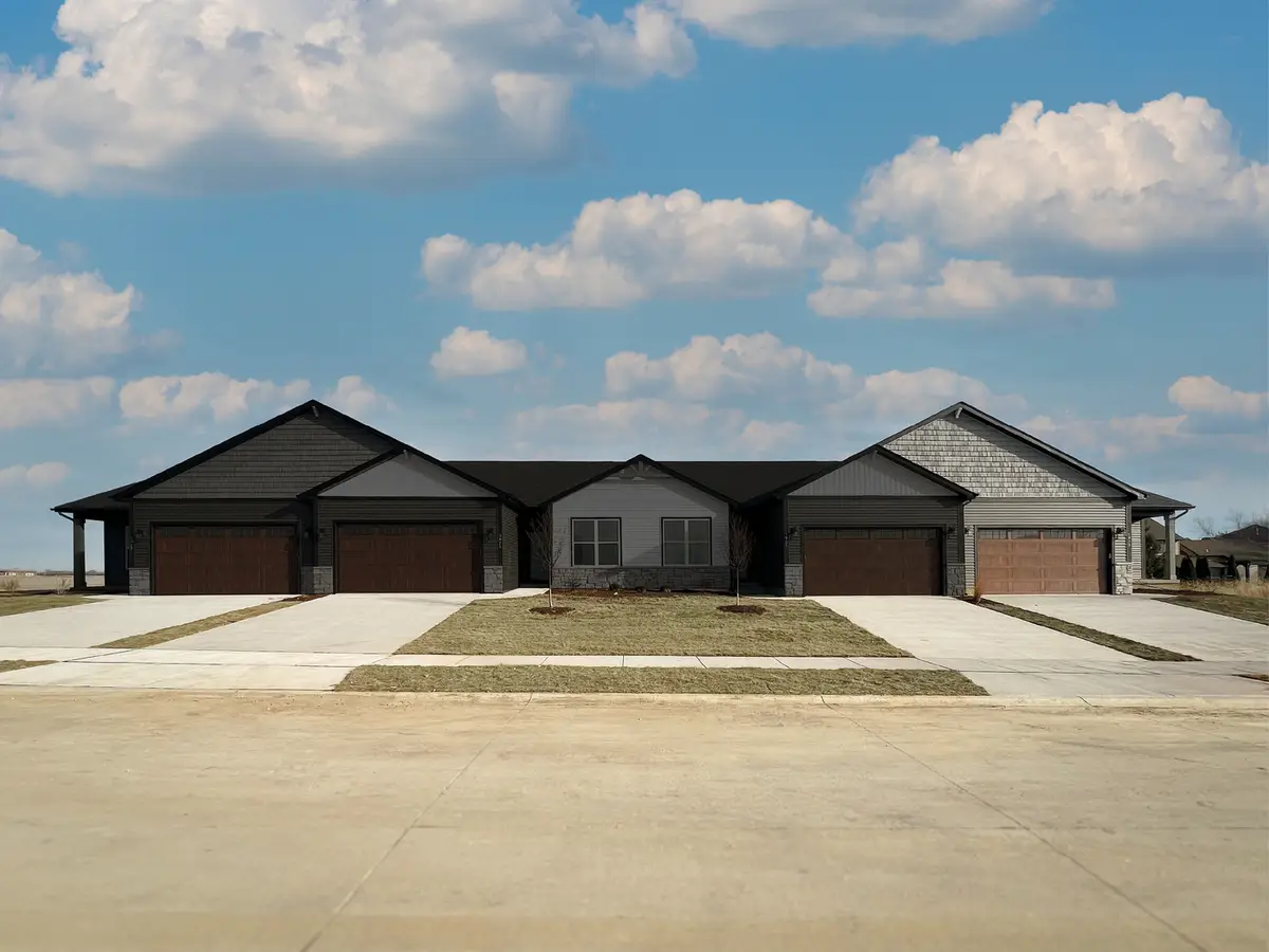 5992 Wildcat Way, Bettendorf, IA 52722 - #1