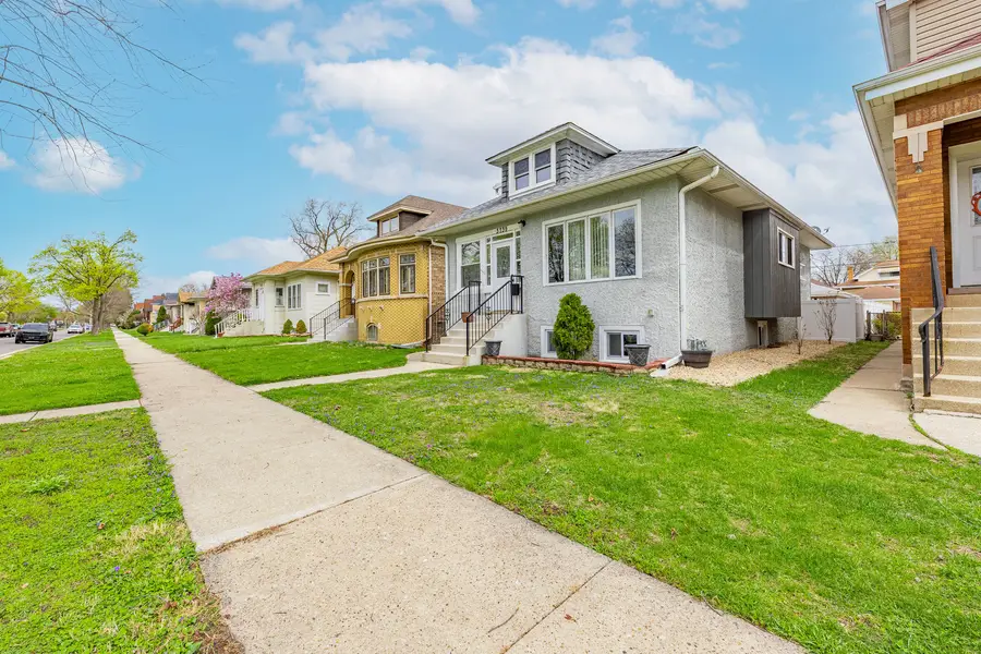 3739 Clinton Avenue, Berwyn, IL 60402 - #3