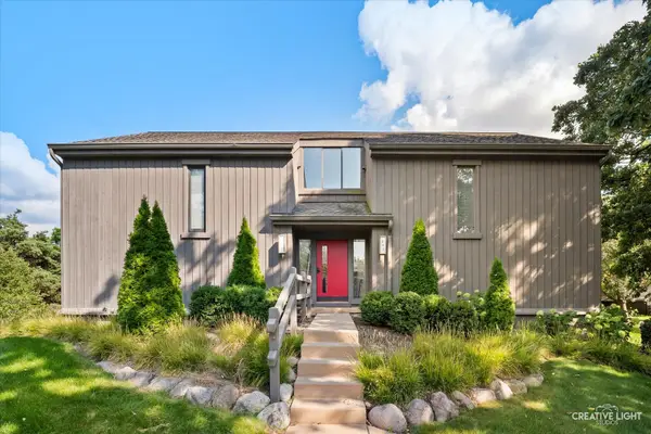 381 Deer Trail Hill Drive #B, Lake Barrington, IL 60010