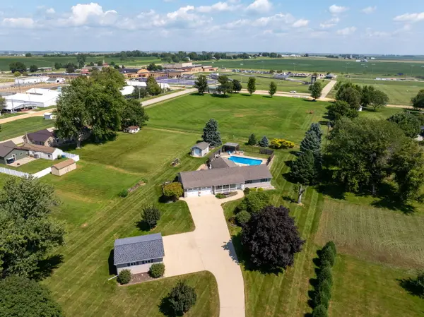 214 E 7th Street, De Witt, IA 52742