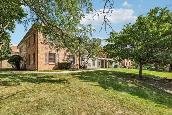 1760 Bristol Walk Walk, Hoffman Estates, IL 60169