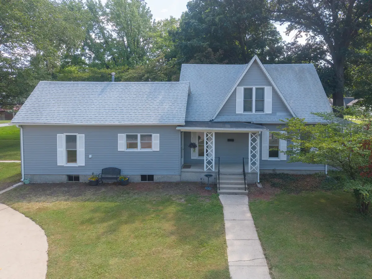 605 S Sycamore Street, Centralia, IL 62801 - #1
