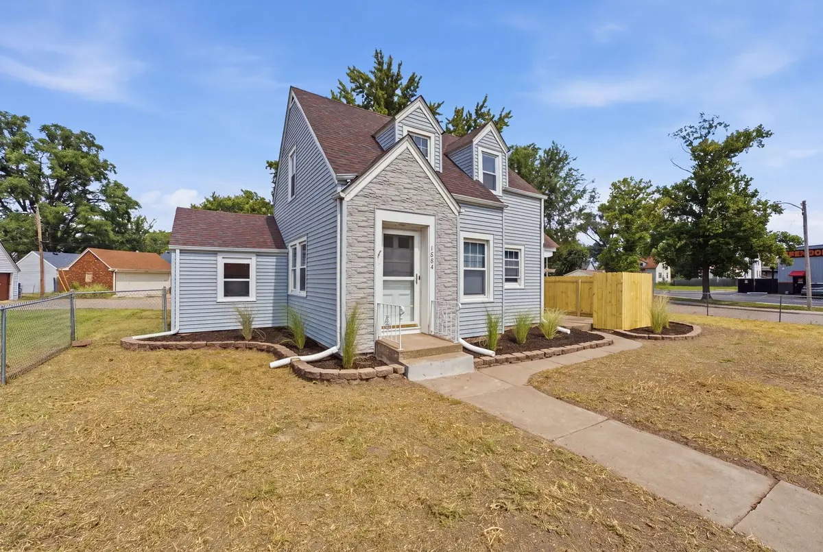 1804 W Pleasant Street, Davenport, IA 52804 - #1
