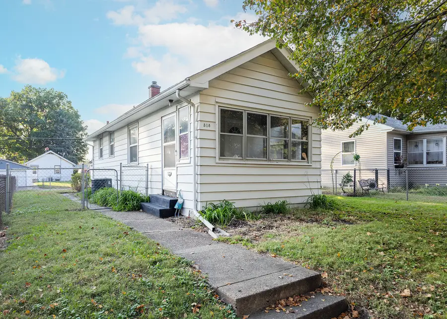 318 S Hazelwood Avenue, Davenport, IA 52802 - #2