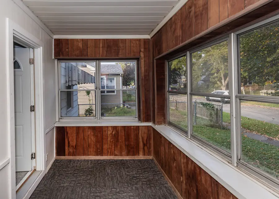 318 S Hazelwood Avenue, Davenport, IA 52802 - #3