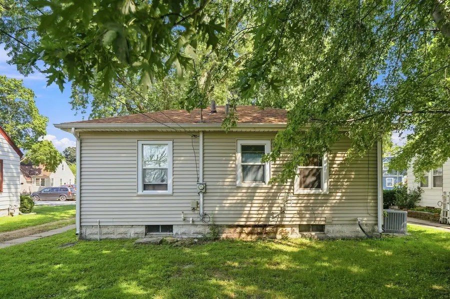 331 W 29th Street, Davenport, IA 52803 - #2