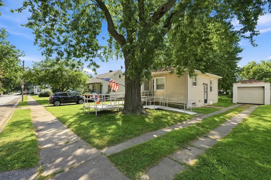 331 W 29th Street, Davenport, IA 52803 - #3