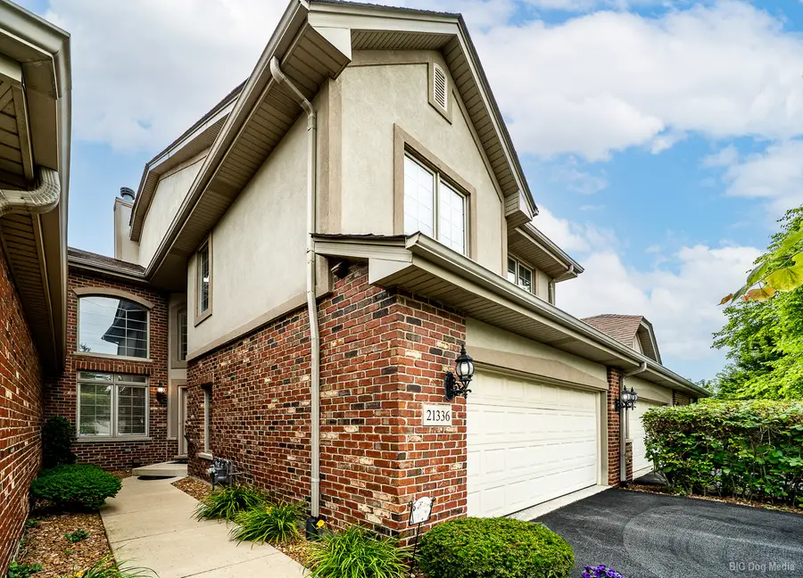 21336 Settlers Pond Drive, Frankfort, IL 60423 - #2