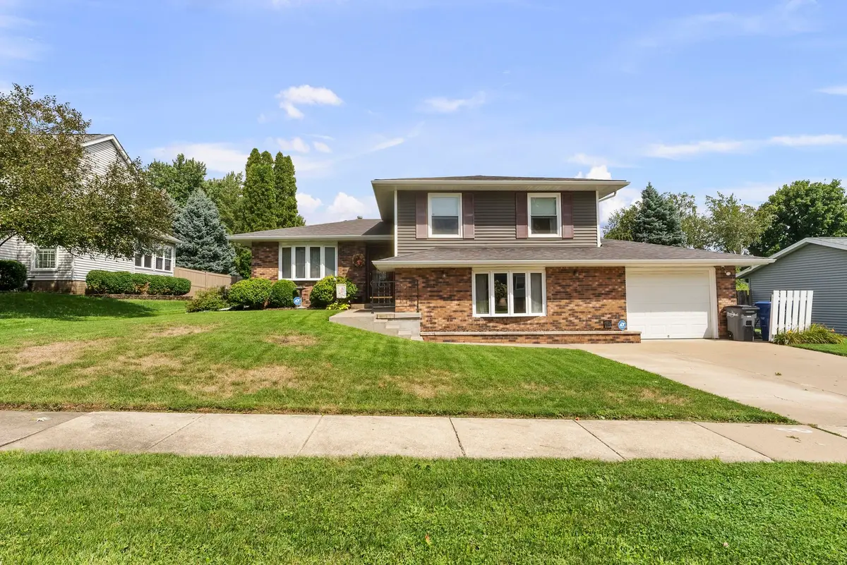 4725 Davis Street, Bettendorf, IA 52722 - #1