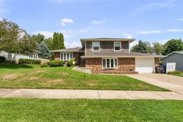 4725 Davis Street, Bettendorf, IA 52722