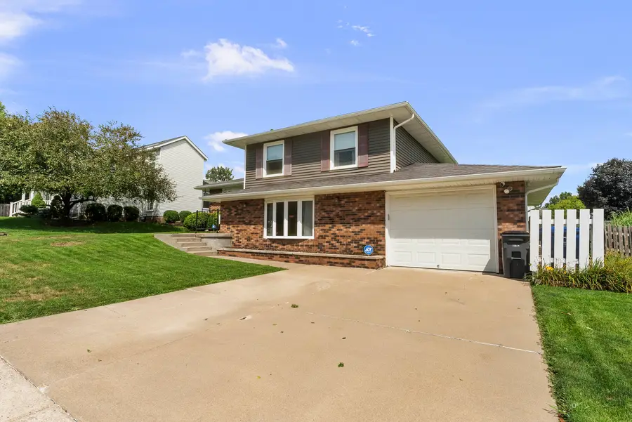 4725 Davis Street, Bettendorf, IA 52722 - #3