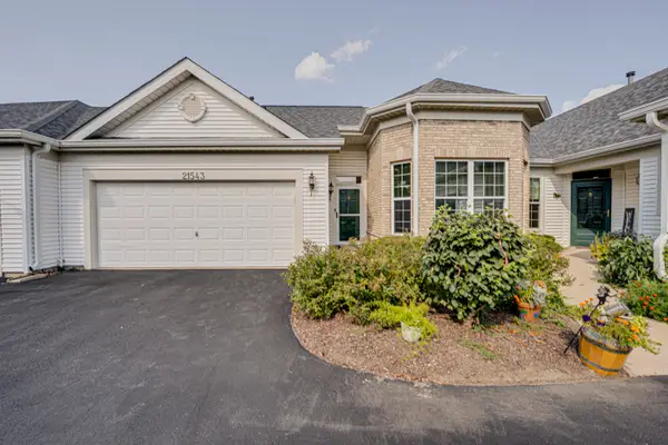 21543 Wolf Lake Way, Crest Hill, IL 60403