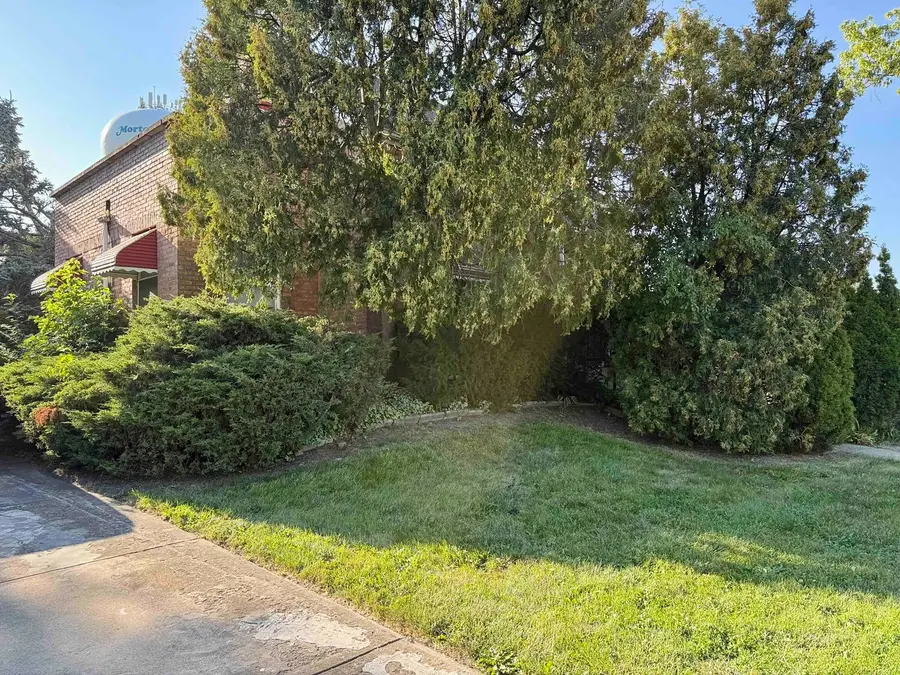8830 Sayre Avenue, Morton Grove, IL 60053 - #3