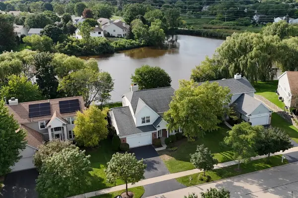 1140 Oakmeadow Court, Gurnee, IL 60031