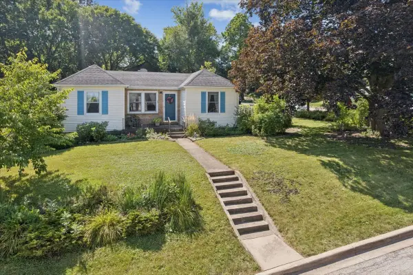 25 Mosedale Street, St. Charles, IL 60174