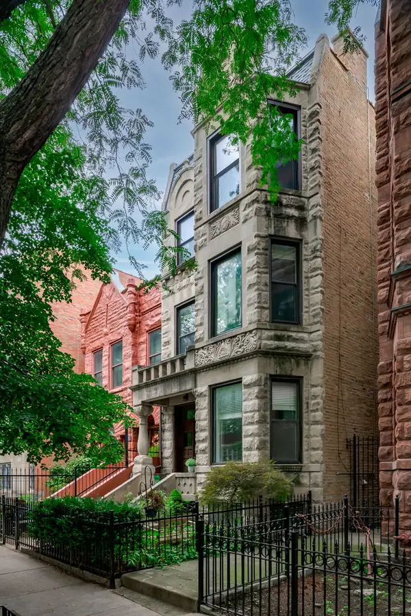 734 W Briar Place #1, Chicago, IL 60657
