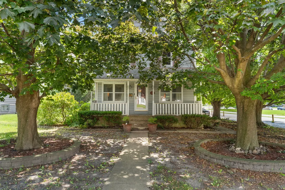 706 Old Indian Trail, Aurora, IL 60506 - #1