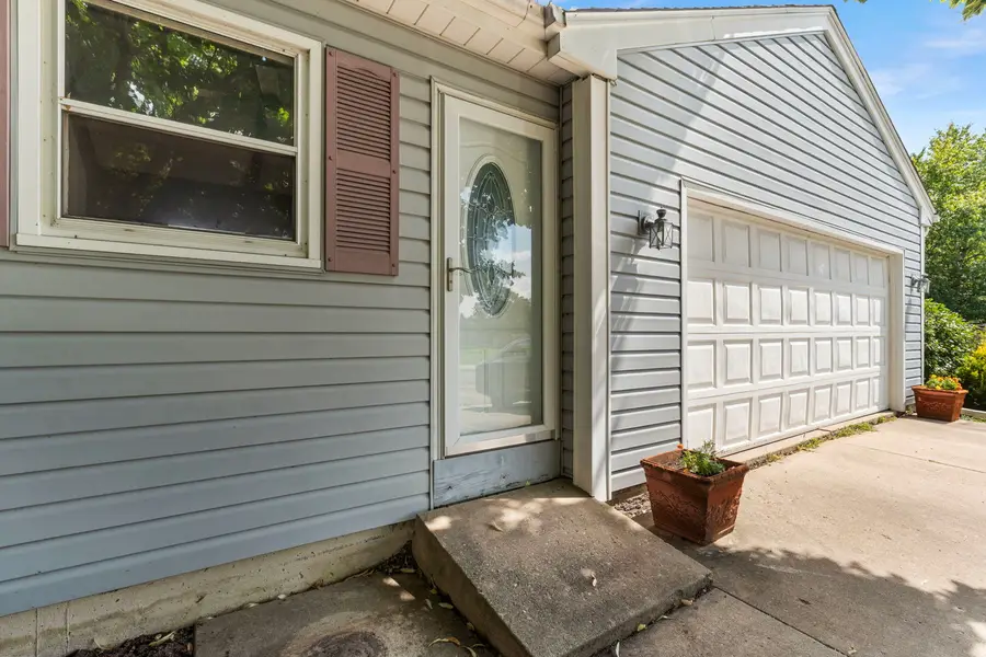 706 Old Indian Trail, Aurora, IL 60506 - #3