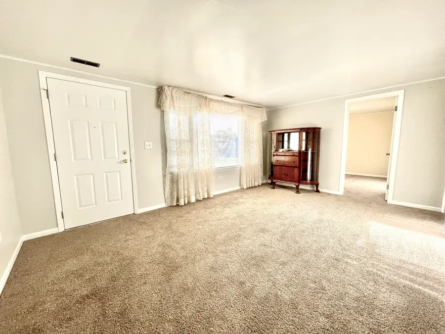 296 N Levasseur Avenue, Bourbonnais, IL 60914 - #3
