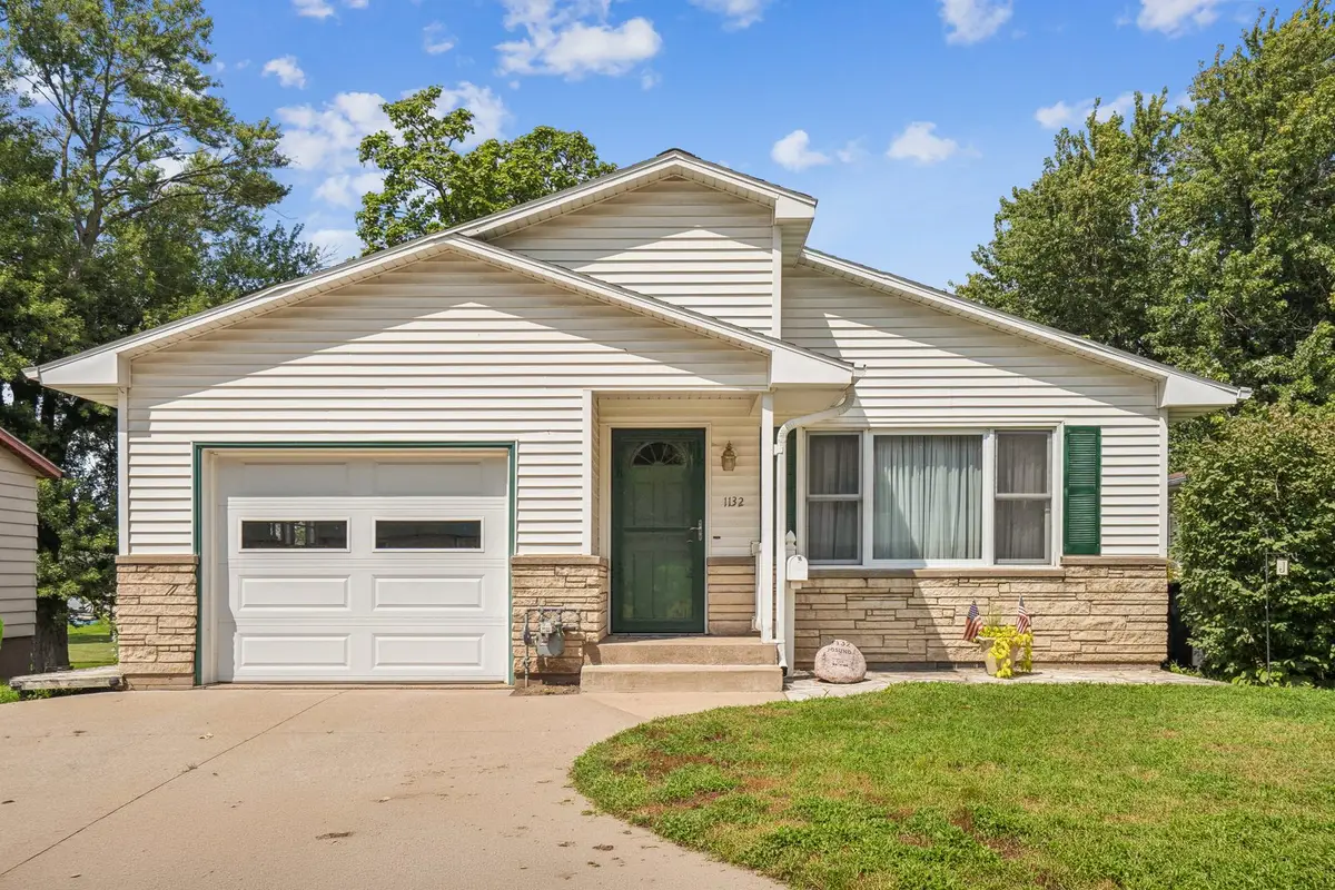 1132 Briarcliff Lane, Clinton, IA 52732 - #1