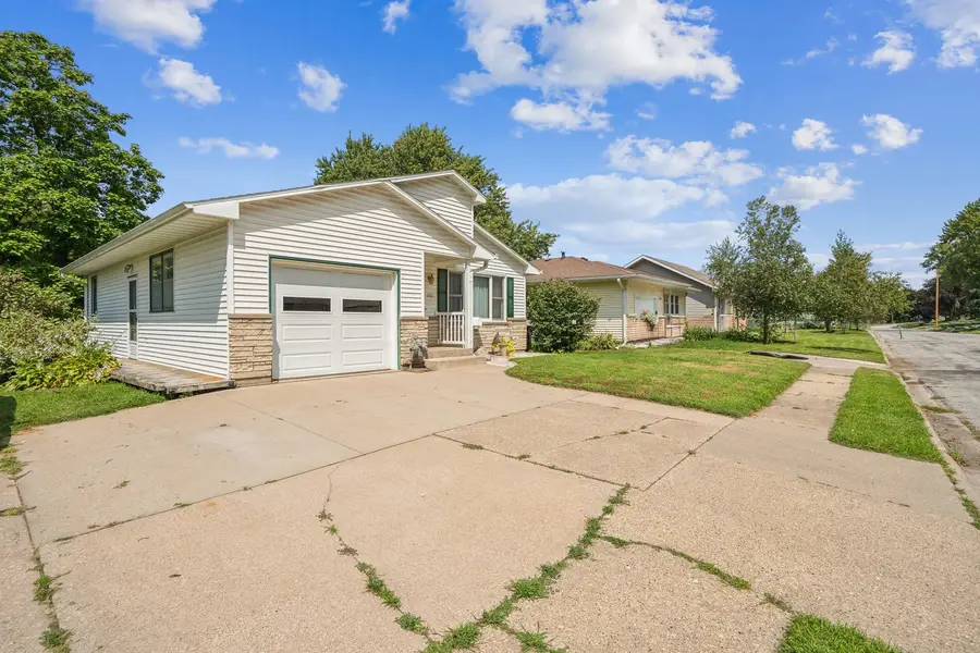 1132 Briarcliff Lane, Clinton, IA 52732 - #2