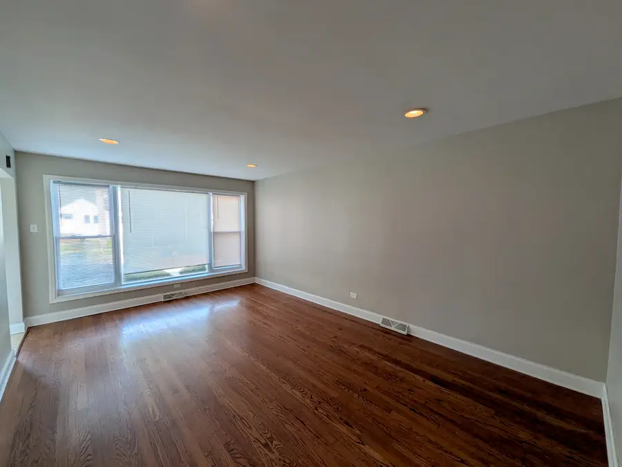 8825 S California Avenue, Evergreen Park, IL 60805 - #3