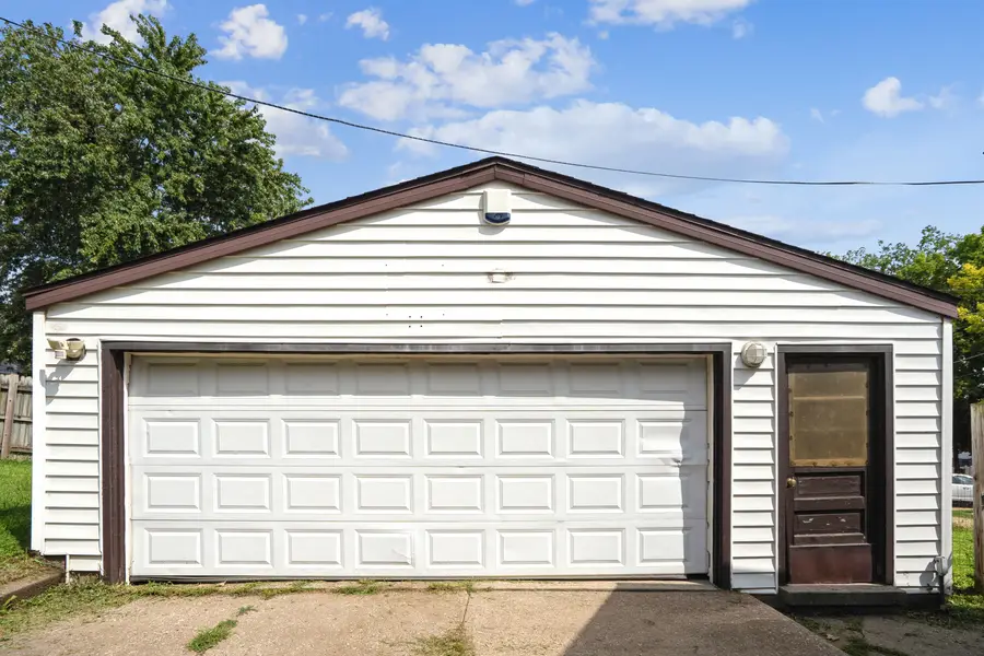 1113 S 6th Street, Clinton, IA 52732 - #3