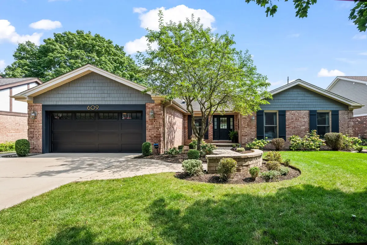 609 N Carlyle Lane, Arlington Heights, IL 60004 - #1