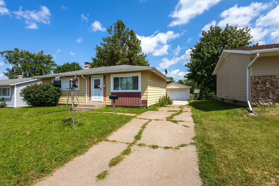 2733 N Lincoln Avenue, Davenport, IA 52804 - #2