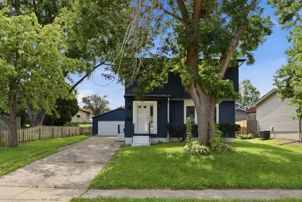 1903 Kings Drive, Bettendorf, IA 52722