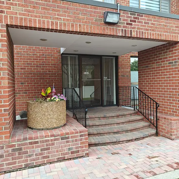 701 Forum Square #106, Glenview, IL 60025