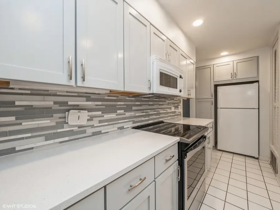 550 Shorely Drive #104, Barrington, IL 60010 - #2