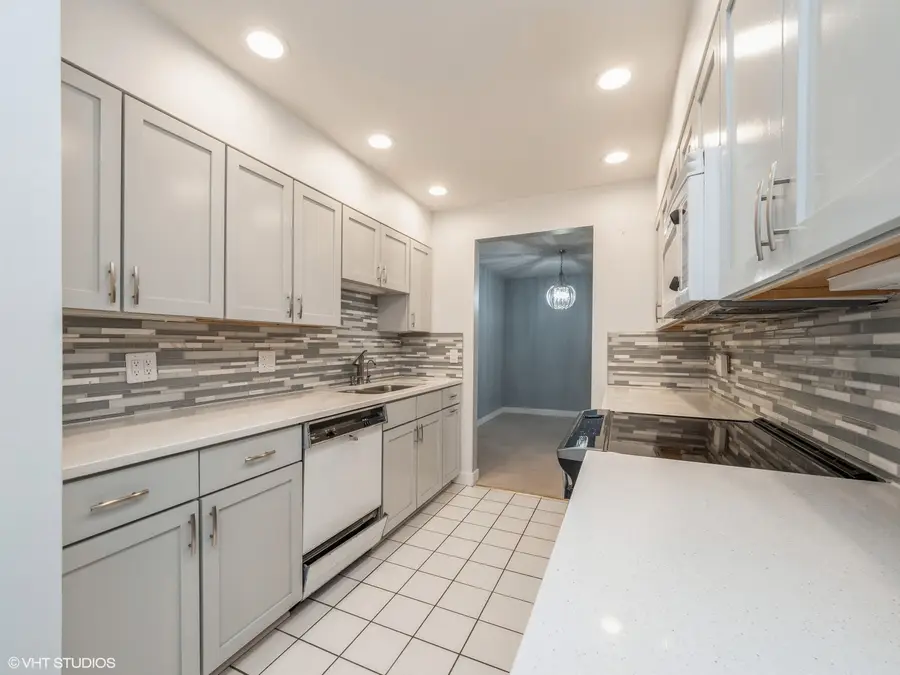 550 Shorely Drive #104, Barrington, IL 60010 - #3