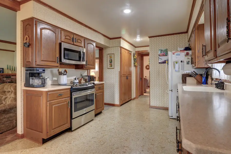 515 Melrose Court, Clinton, IA 52732 - #3